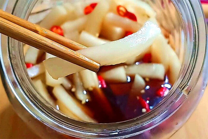 Cách làm củ cải muối chua giòn, ngon, lại đẹp mắt - Ảnh 4. Cách làm củ cải muối chua giòn, ngon, lại đẹp mắt - Ảnh 4.