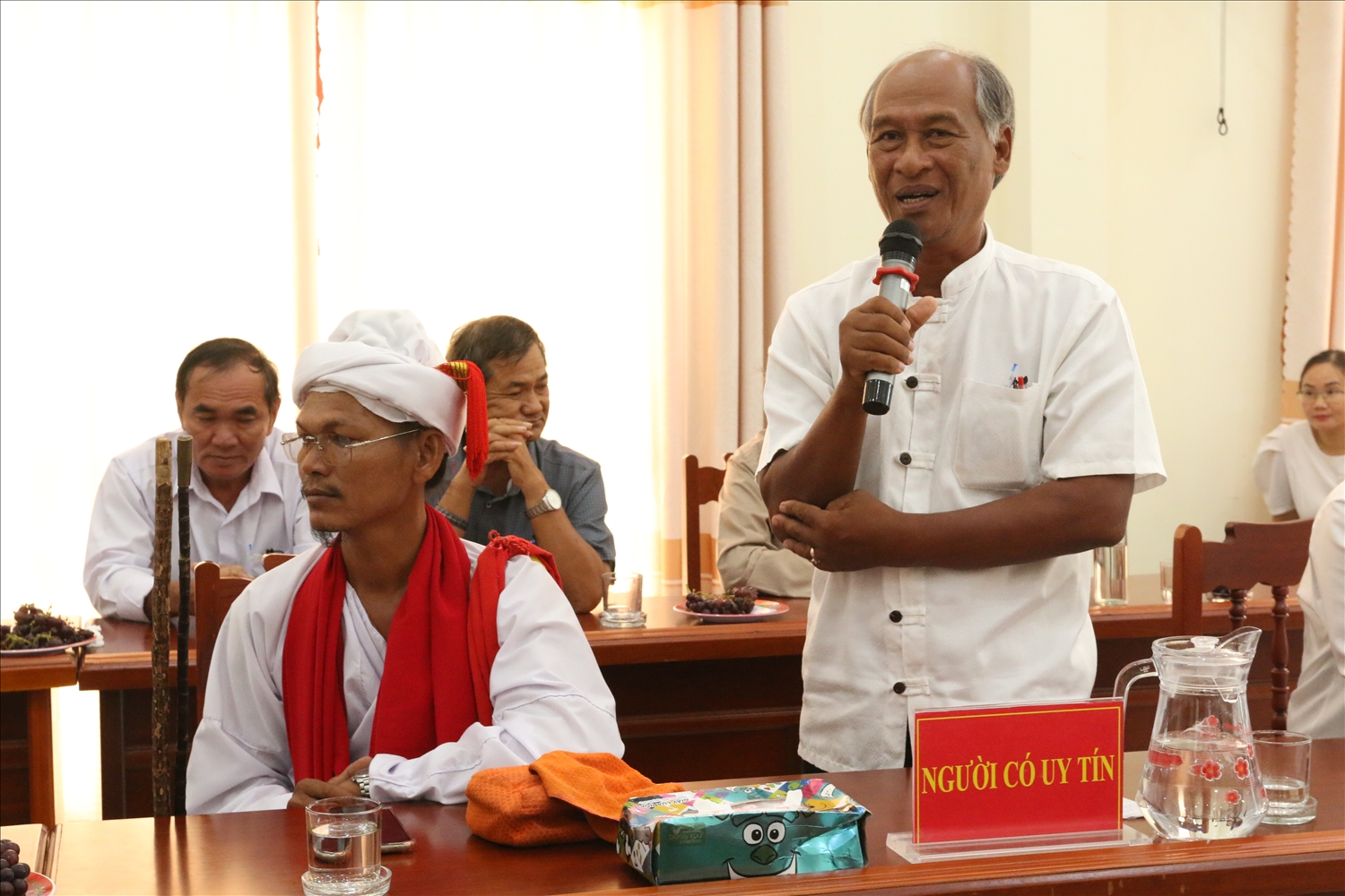 Ông Quảng Đại Thính, Người có uy tín ở khu phố Mỹ Nghiệp, thị trấn Phước Dân, huyện Ninh Phước phát biểu tại buổi gặp mặt Ông Quảng Đại Thính, Người có uy tín ở khu phố Mỹ Nghiệp, thị trấn Phước Dân, huyện Ninh Phước phát biểu tại buổi gặp mặt