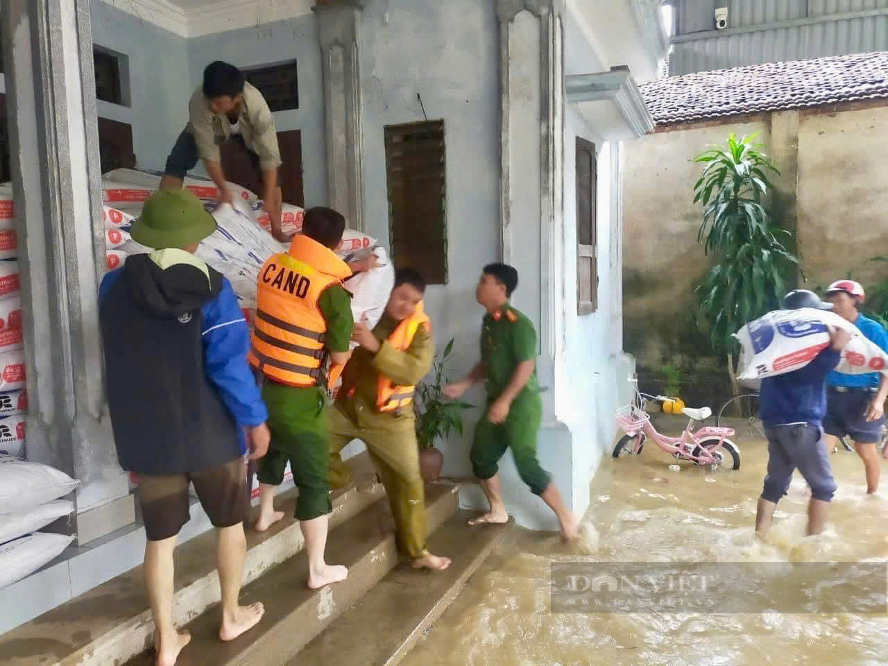 Phát lệnh báo động 3 trên sông Lèn tại Thanh Hóa- Ảnh 2. Phát lệnh báo động 3 trên sông Lèn tại Thanh Hóa- Ảnh 2.