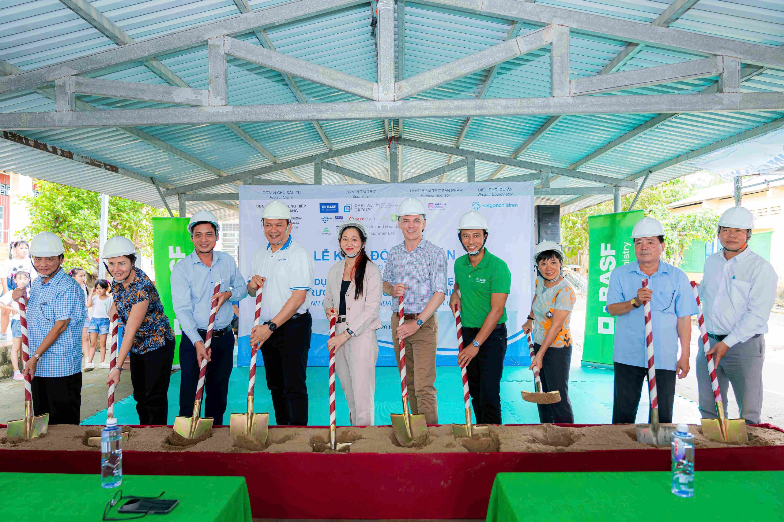 Một trường học được xây dựng bằng nguyên liệu bền vững- Ảnh 2. Một trường học được xây dựng bằng nguyên liệu bền vững- Ảnh 2.