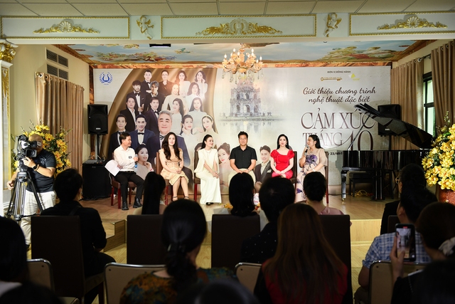 "Cảm xúc tháng 10" quy tụ đông đảo các ngôi sao hàng đầu Việt Nam - Ảnh 2. "Cảm xúc tháng 10" quy tụ đông đảo các ngôi sao hàng đầu Việt Nam - Ảnh 2.