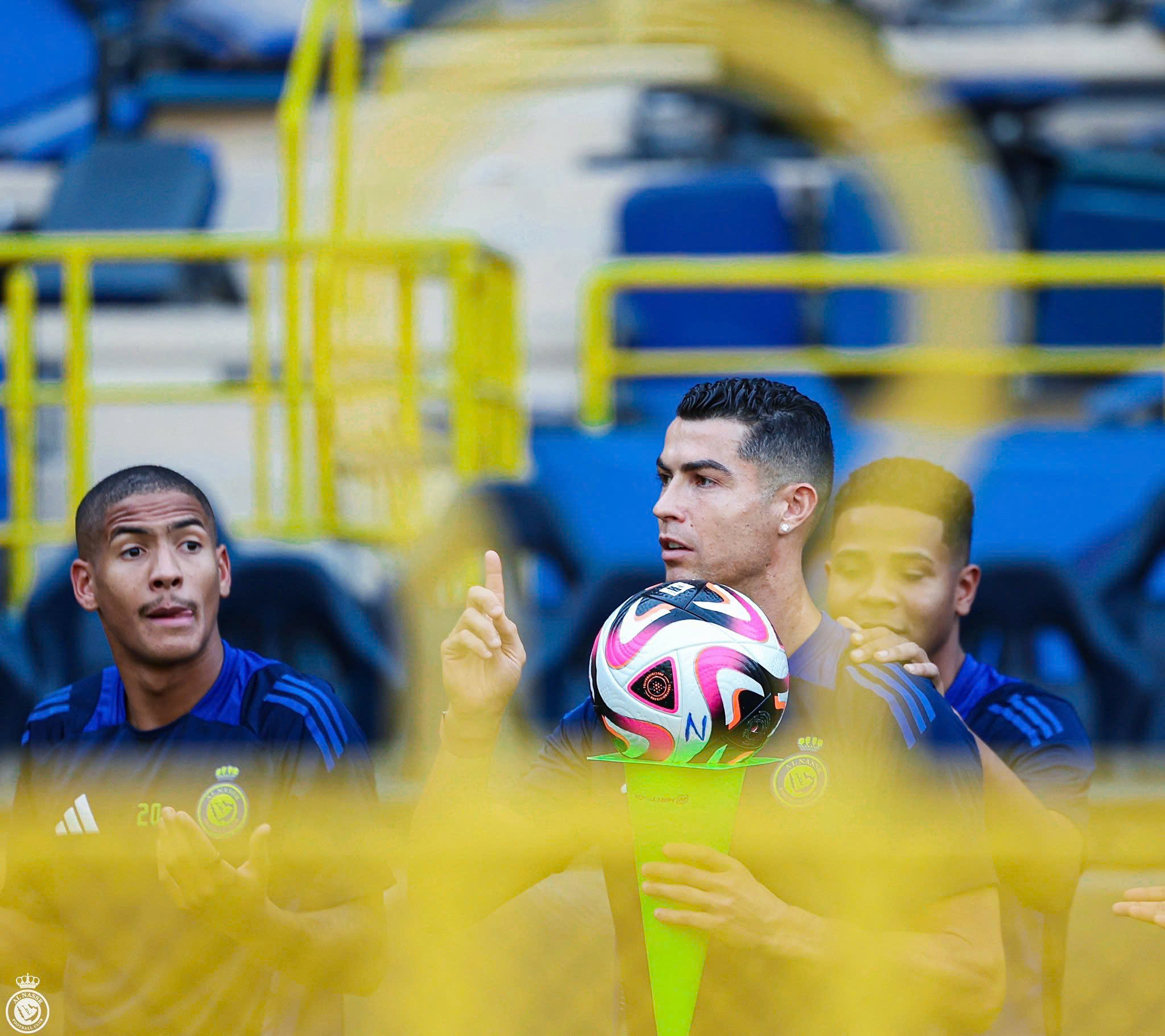 Lý do khiến Ronaldo bị HLV Pioli loại khỏi đội hình Al Nassr dù đang sung sức- Ảnh 2. Lý do khiến Ronaldo bị HLV Pioli loại khỏi đội hình Al Nassr dù đang sung sức- Ảnh 2.