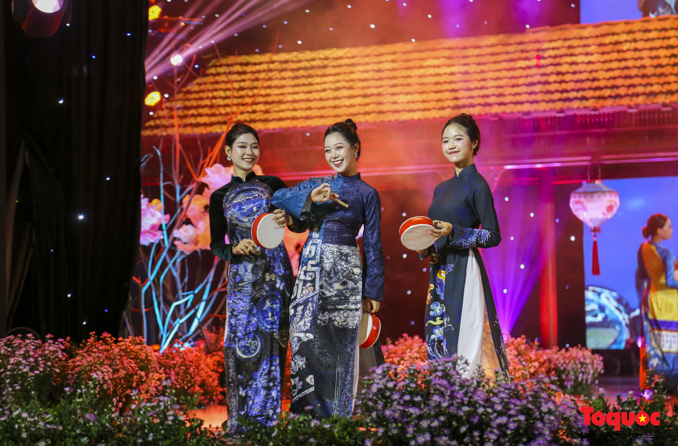 Áo dài Huế kể chuyện về huyền thoại "Linh Phụng" - Ảnh 14.