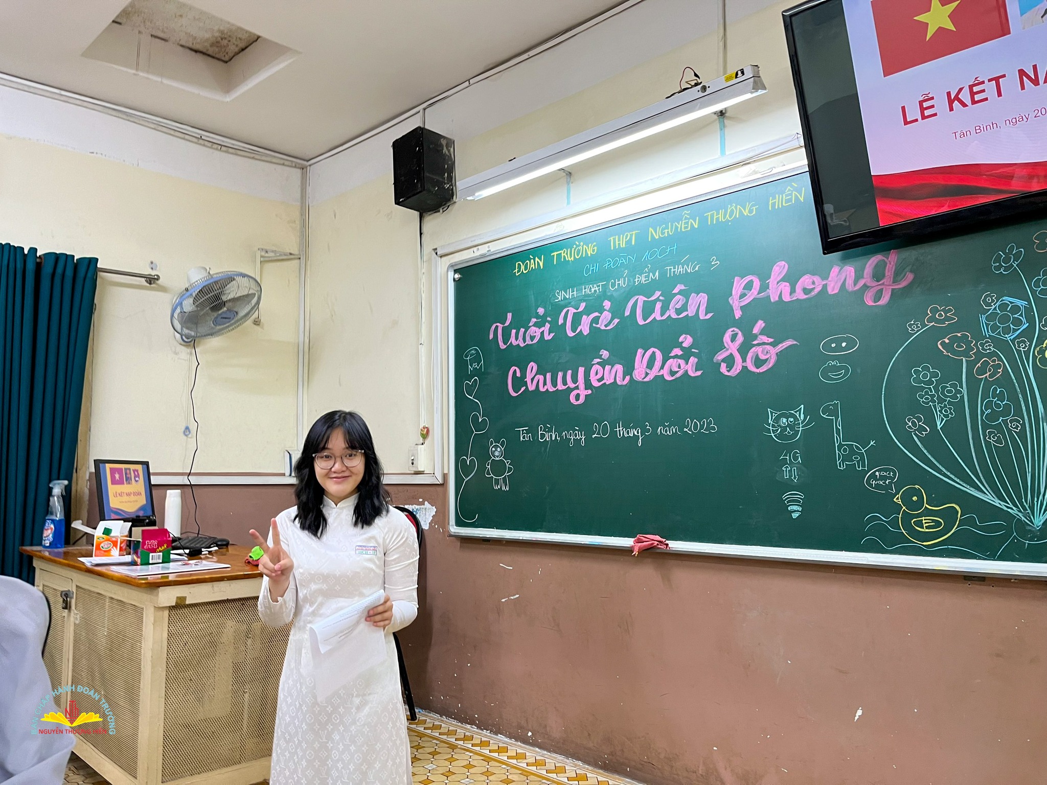 Trường THPT Nguyễn Thượng Hiền, TP.HCM cấm học sinh dùng điện thoại di động nhiều năm qua- Ảnh 4. Trường THPT Nguyễn Thượng Hiền, TP.HCM cấm học sinh dùng điện thoại di động nhiều năm qua- Ảnh 4.