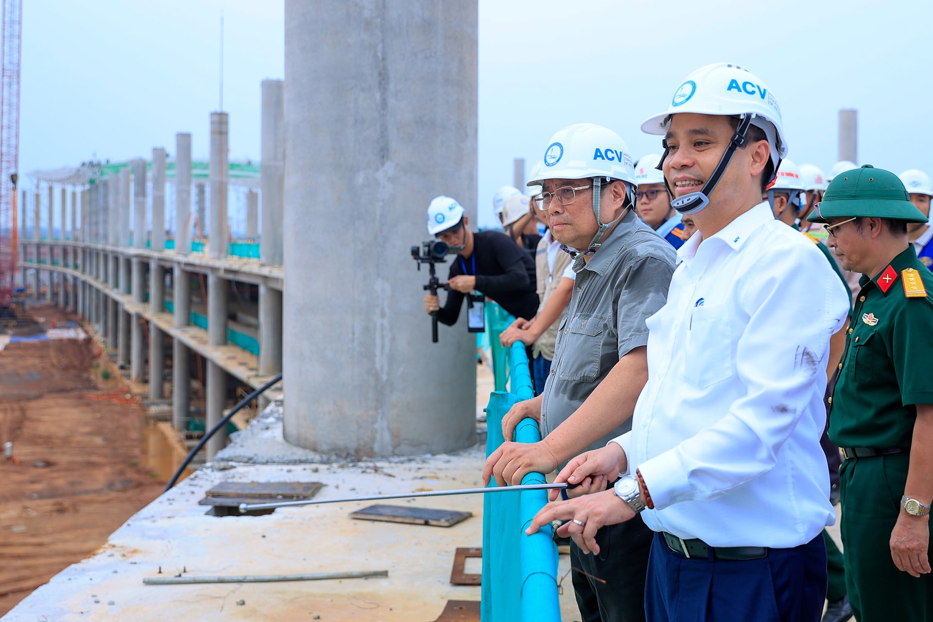 Thủ tướng: Đẩy nhanh tiến độ, cơ bản hoàn thành sân bay Long Thành vào cuối năm 2025- Ảnh 2. Thủ tướng: Đẩy nhanh tiến độ, cơ bản hoàn thành sân bay Long Thành vào cuối năm 2025- Ảnh 2.