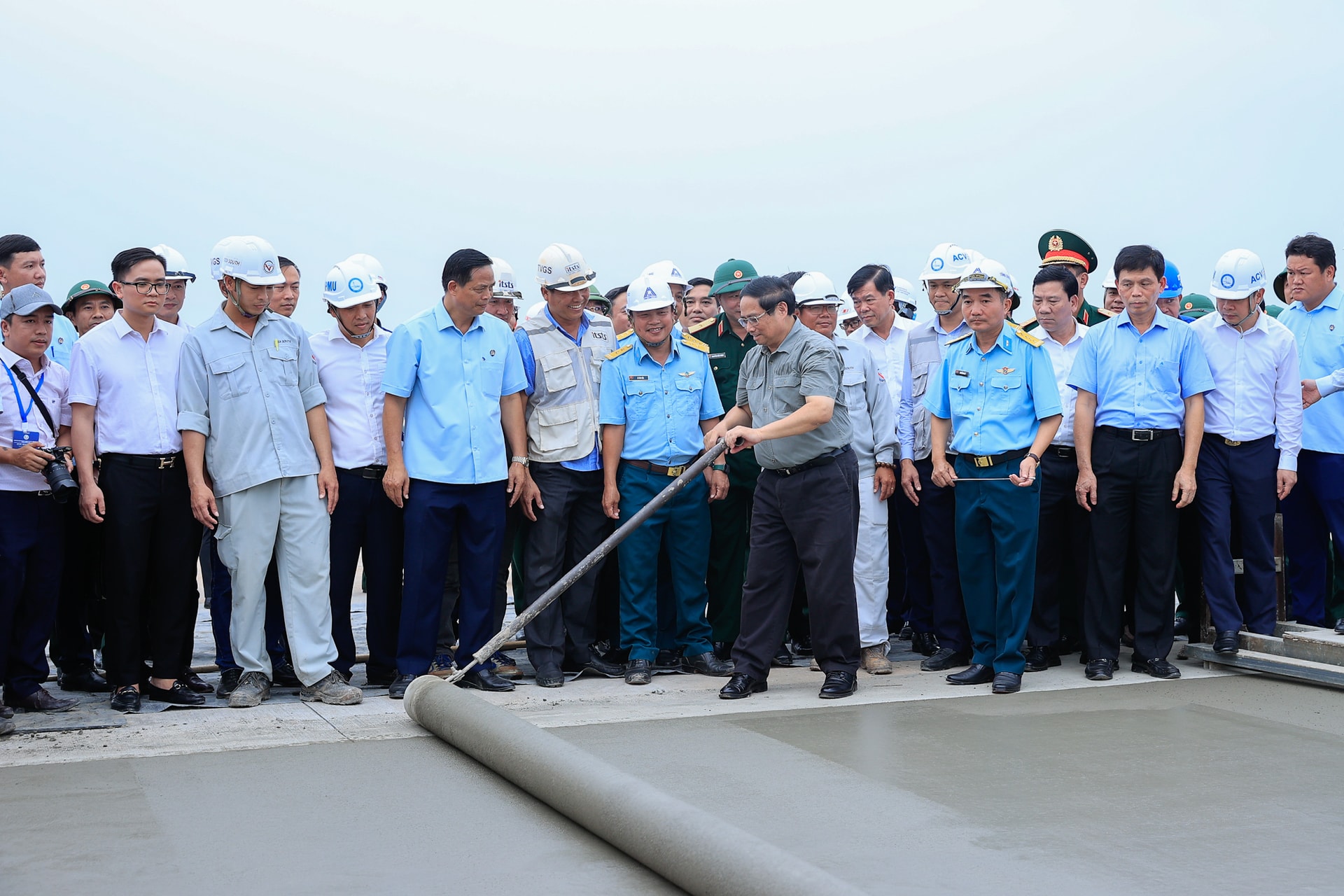 Thủ tướng: Đẩy nhanh tiến độ, cơ bản hoàn thành sân bay Long Thành vào cuối năm 2025- Ảnh 3. Thủ tướng: Đẩy nhanh tiến độ, cơ bản hoàn thành sân bay Long Thành vào cuối năm 2025- Ảnh 3.