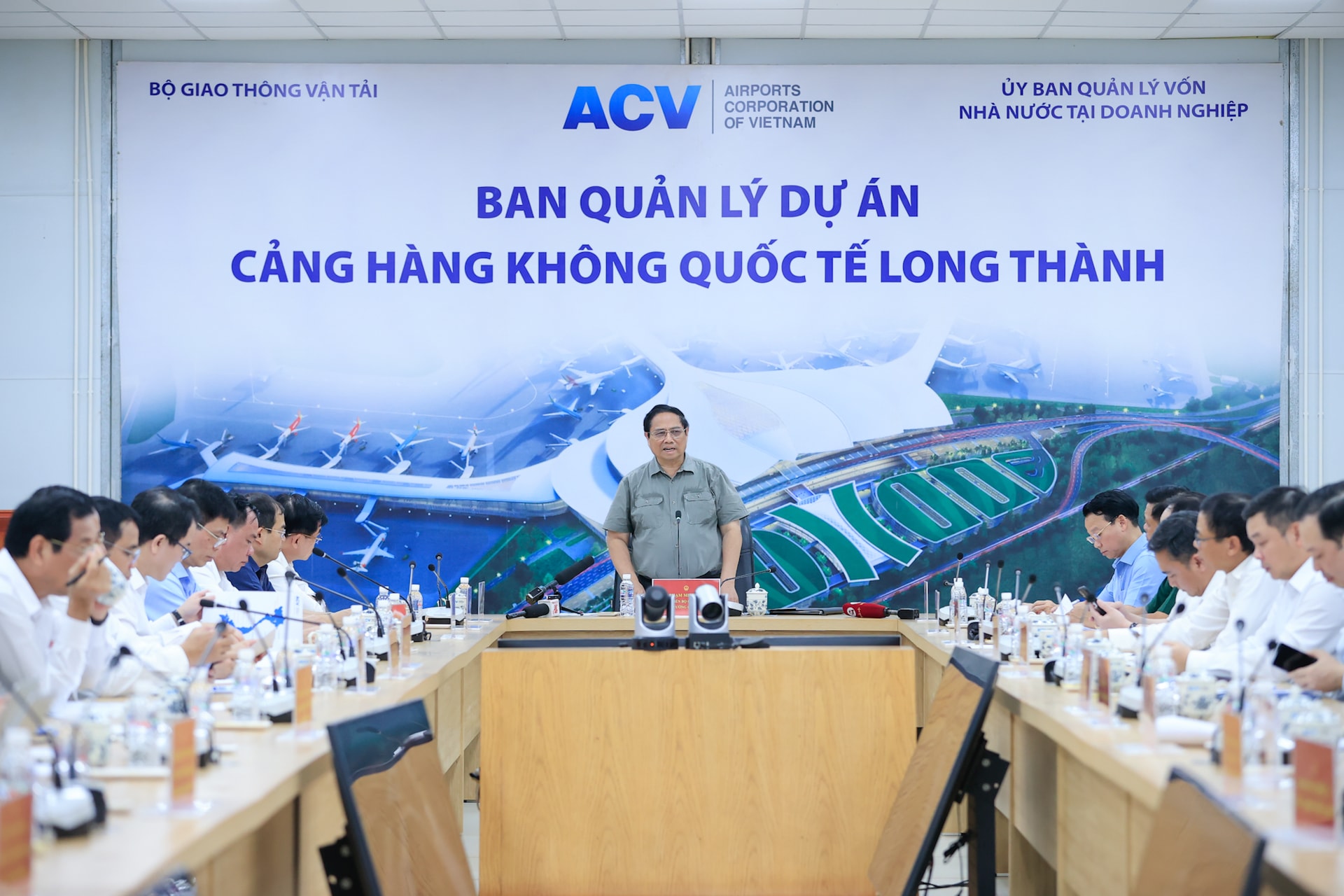 Thủ tướng: Đẩy nhanh tiến độ, cơ bản hoàn thành sân bay Long Thành vào cuối năm 2025- Ảnh 7. Thủ tướng: Đẩy nhanh tiến độ, cơ bản hoàn thành sân bay Long Thành vào cuối năm 2025- Ảnh 7.