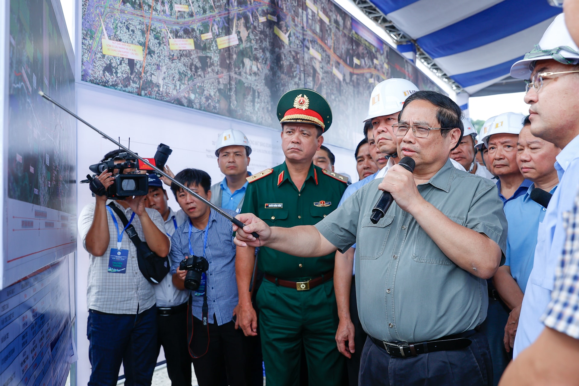 Thủ tướng: Đẩy nhanh tiến độ, cơ bản hoàn thành sân bay Long Thành vào cuối năm 2025- Ảnh 9. Thủ tướng: Đẩy nhanh tiến độ, cơ bản hoàn thành sân bay Long Thành vào cuối năm 2025- Ảnh 9.