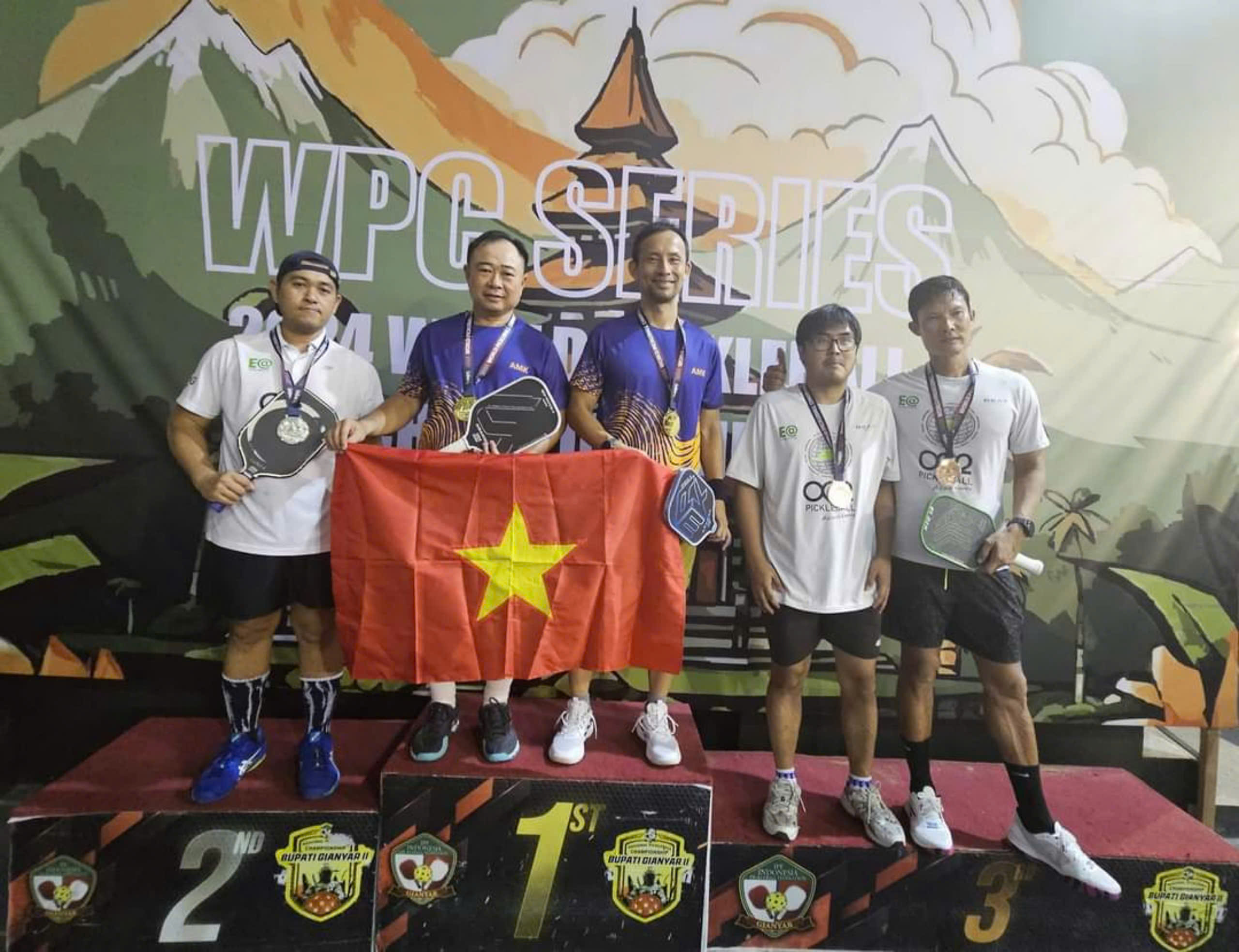 Thú vị 2 'lão tướng' của Việt Nam vô địch giải pickleball thế giới- Ảnh 4. Thú vị 2 'lão tướng' của Việt Nam vô địch giải pickleball thế giới- Ảnh 4.