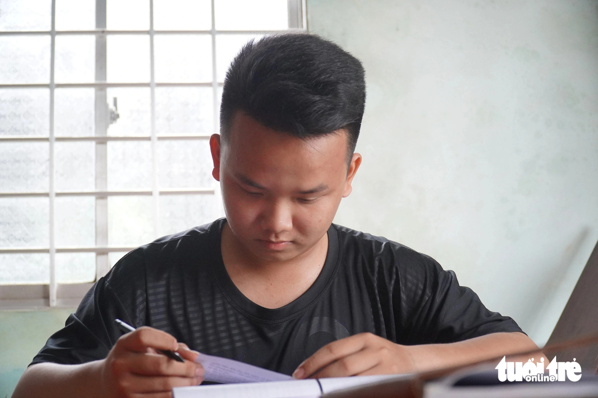 Bí thư đoàn trường đam mê nghiên cứu khoa học đậu vào 3 trường đại học - Ảnh 3.
