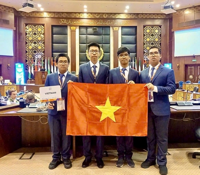 Nam sinh rẽ hướng thành công, đoạt Huy chương Vàng Olympic Tin học quốc tế- Ảnh 2. Nam sinh rẽ hướng thành công, đoạt Huy chương Vàng Olympic Tin học quốc tế- Ảnh 2.