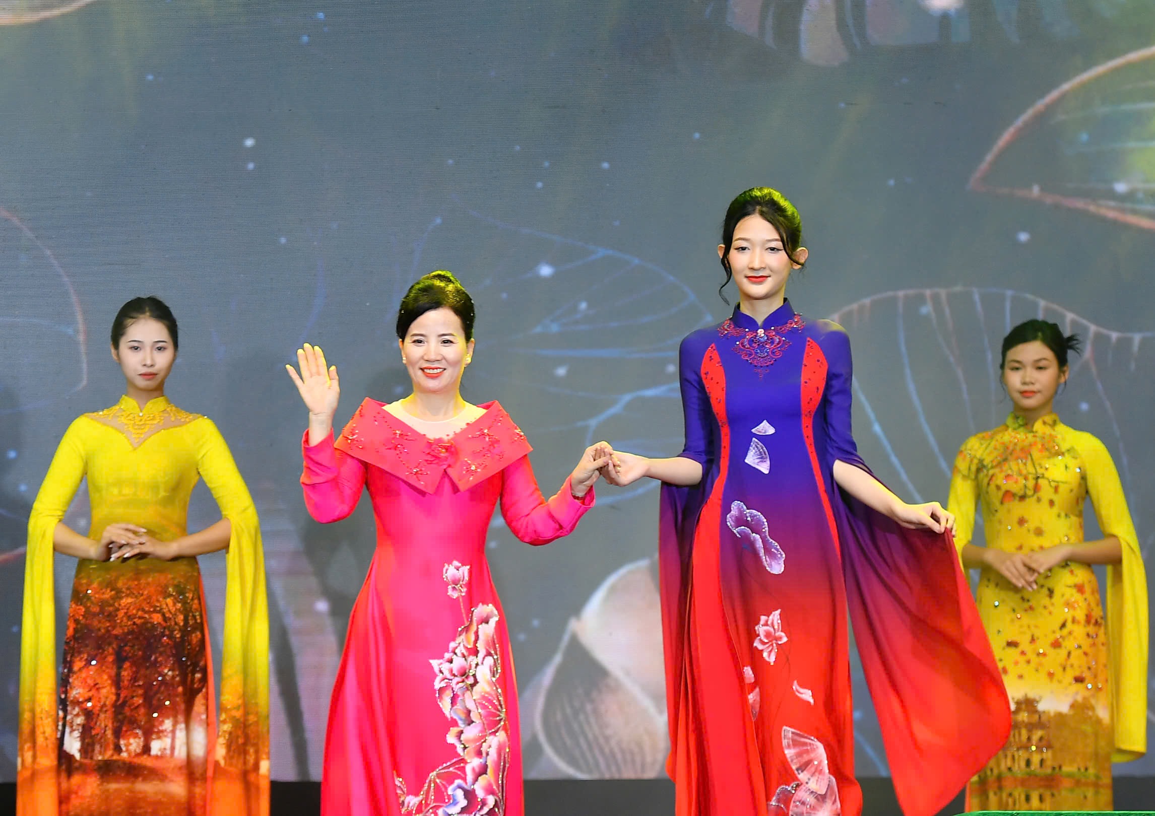 Đặc sắc 'Dấu ấn mùa thu' trong Festival Thu Hà Nội - Ảnh 3. Đặc sắc 'Dấu ấn mùa thu' trong Festival Thu Hà Nội - Ảnh 3.