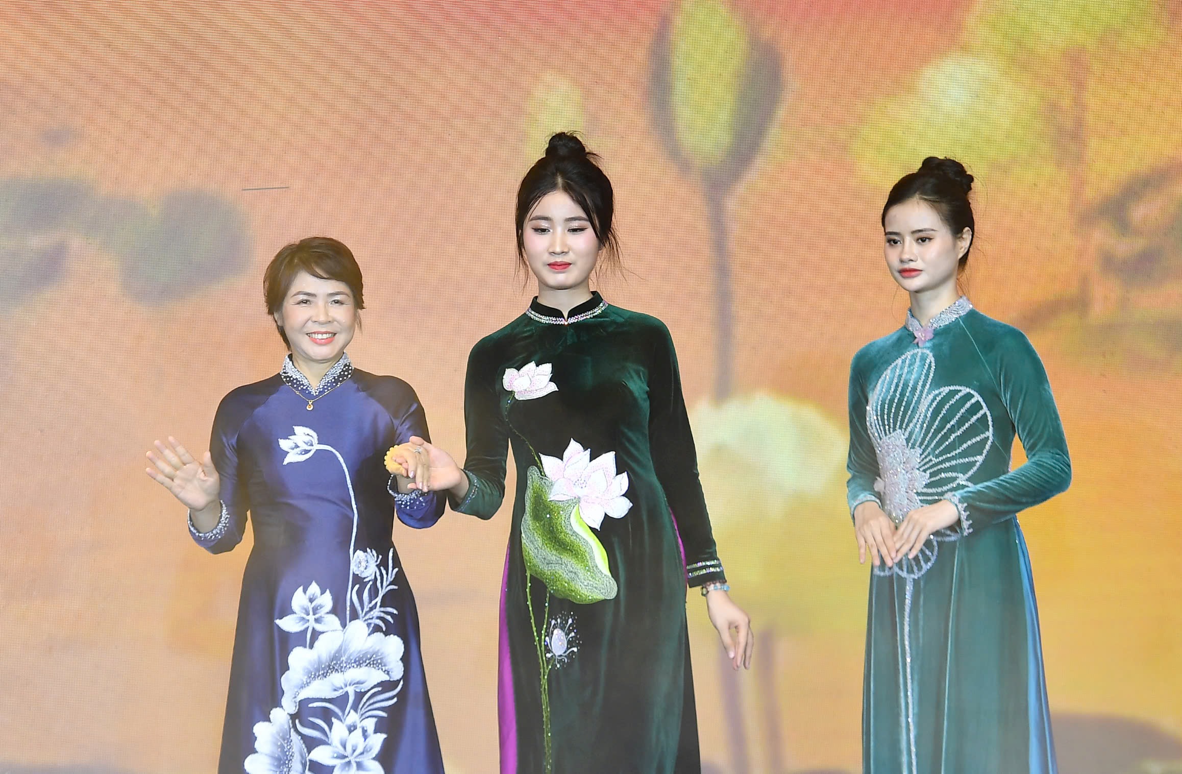Đặc sắc 'Dấu ấn mùa thu' trong Festival Thu Hà Nội - Ảnh 7. Đặc sắc 'Dấu ấn mùa thu' trong Festival Thu Hà Nội - Ảnh 7.