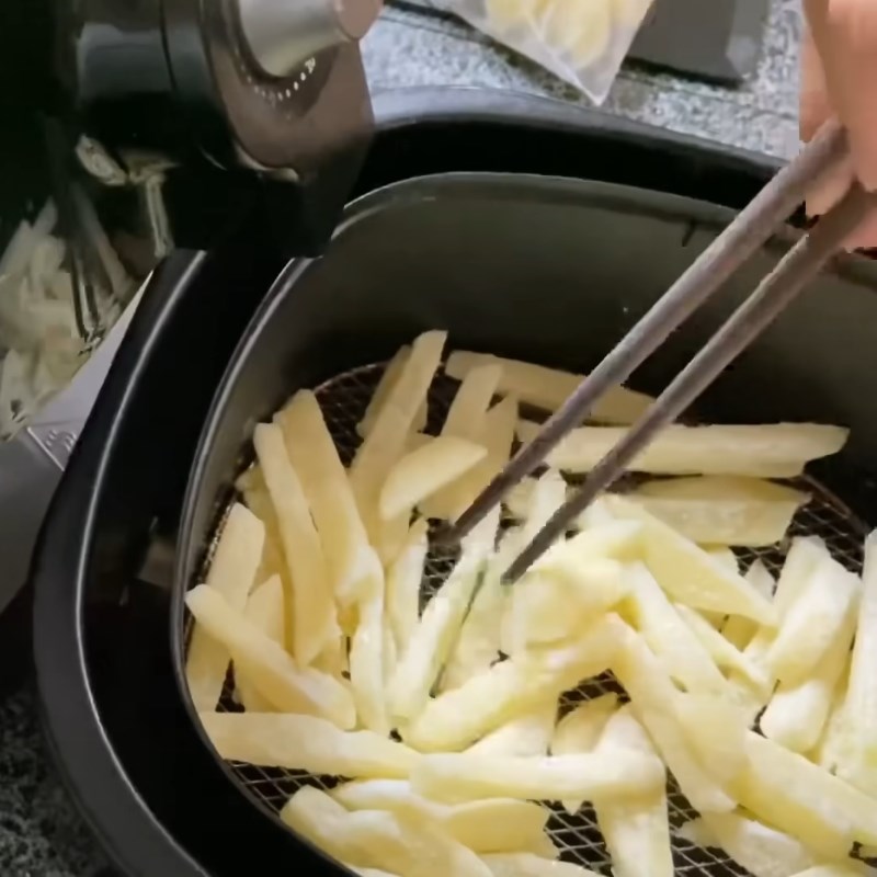 Cách làm khoai tây chiên bằng nồi chiên không dầu, thơm ngon, ngoài giòn trong bùi, không cần bột - Ảnh 6. Cách làm khoai tây chiên bằng nồi chiên không dầu, thơm ngon, ngoài giòn trong bùi, không cần bột - Ảnh 6.