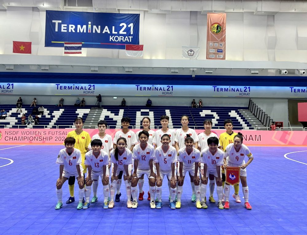 Thanh Ngân rực sáng, đội futsal nữ Việt Nam thắng như chẻ tre trên đất Thái Lan- Ảnh 2. Thanh Ngân rực sáng, đội futsal nữ Việt Nam thắng như chẻ tre trên đất Thái Lan- Ảnh 2.