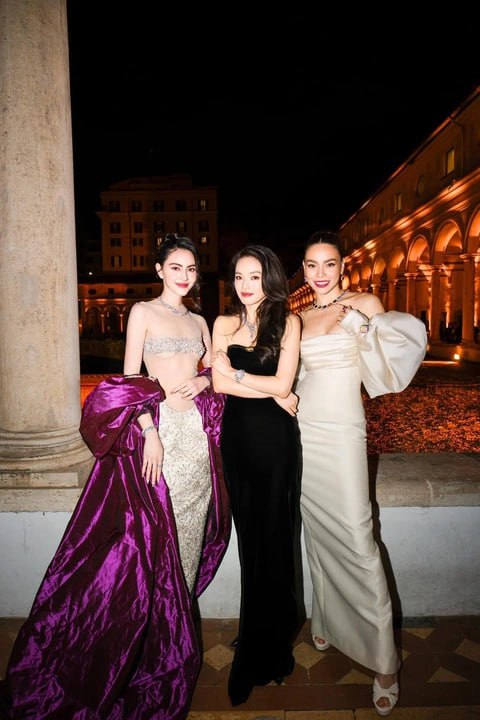 Ảnh hậu 50 tuổi vẫn có body vạn người mơ, chưa từng xuống sắc sau 30 năm vào showbiz- Ảnh 24. Ảnh hậu 50 tuổi vẫn có body vạn người mơ, chưa từng xuống sắc sau 30 năm vào showbiz- Ảnh 24.