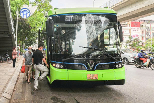 Hà Nội: 300 triệu lượt khách đi xe buýt, metro trong 9 tháng đầu năm- Ảnh 2. Hà Nội: 300 triệu lượt khách đi xe buýt, metro trong 9 tháng đầu năm- Ảnh 2.