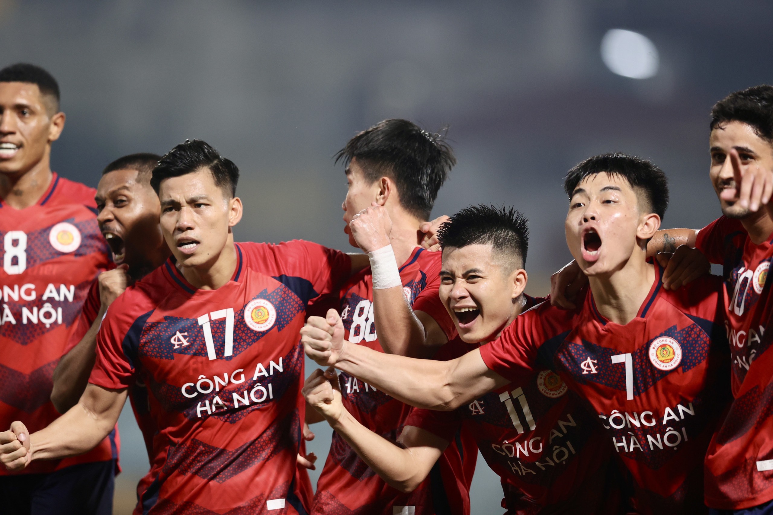 Đẳng cấp của HLV Popov và Polking giúp thầy ngoại phá dớp ở V-League?- Ảnh 4. Đẳng cấp của HLV Popov và Polking giúp thầy ngoại phá dớp ở V-League?- Ảnh 4.