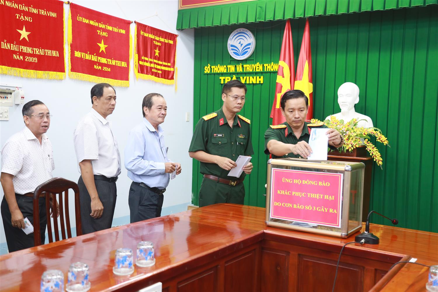 Sở TT&TT Trà Vinh phát động ủng hộ đồng bào khắc phục thiệt hại sau bão
- Ảnh 3.