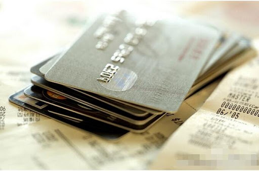 Không thực hiện giao dịch mà tài khoản vẫn bị trừ hơn 208 triệu đồng: Cảnh sát vào cuộc điều tra, phát hiện thủ phạm là 'cây ATM' tại ngân hàng - Ảnh 3. Không thực hiện giao dịch mà tài khoản vẫn bị trừ hơn 208 triệu đồng: Cảnh sát vào cuộc điều tra, phát hiện thủ phạm là 'cây ATM' tại ngân hàng - Ảnh 3.