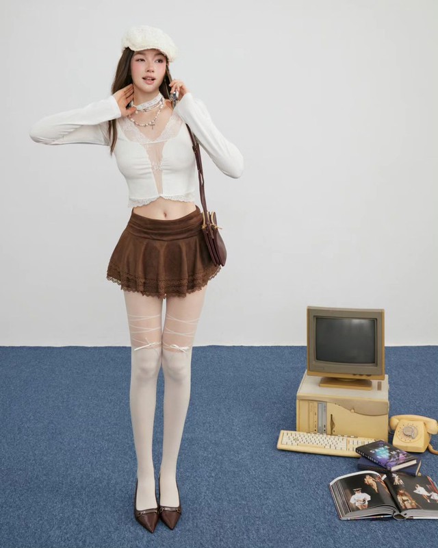 Bí quyết trở thành tâm điểm của mọi ánh nhìn với váy mini skirt- Ảnh 7. Bí quyết trở thành tâm điểm của mọi ánh nhìn với váy mini skirt- Ảnh 7.