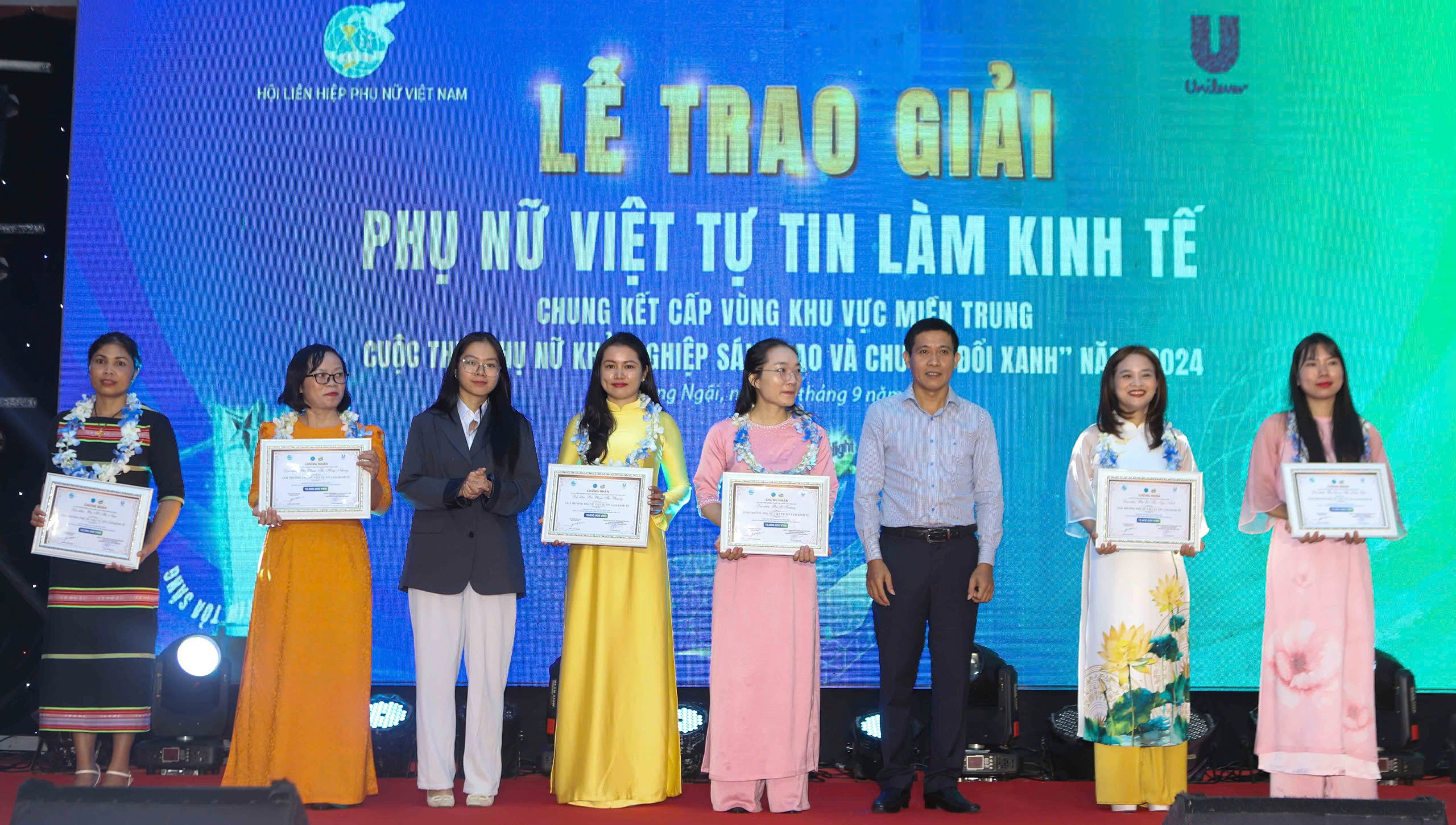 Hệ sinh thái dinh dưỡng từ nông sản xanh giành giải đặc biệt Cuộc thi phụ nữ khởi nghiệp cấp Vùng miền Trung năm 2024- Ảnh 7. Hệ sinh thái dinh dưỡng từ nông sản xanh giành giải đặc biệt Cuộc thi phụ nữ khởi nghiệp cấp Vùng miền Trung năm 2024- Ảnh 7.