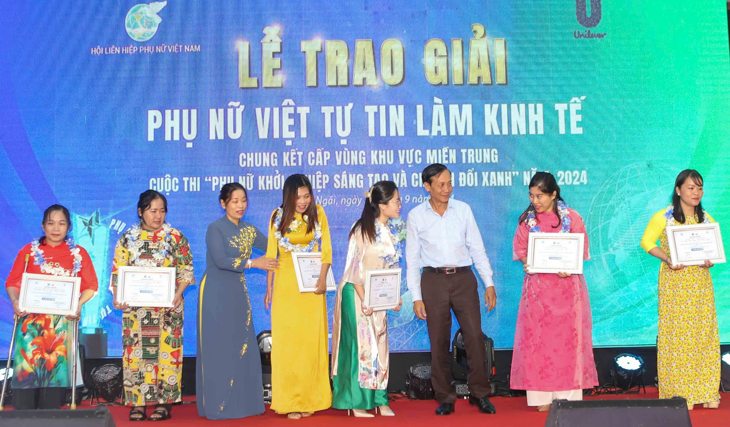 Hệ sinh thái dinh dưỡng từ nông sản xanh giành giải đặc biệt Cuộc thi phụ nữ khởi nghiệp cấp Vùng miền Trung năm 2024- Ảnh 8. Hệ sinh thái dinh dưỡng từ nông sản xanh giành giải đặc biệt Cuộc thi phụ nữ khởi nghiệp cấp Vùng miền Trung năm 2024- Ảnh 8.
