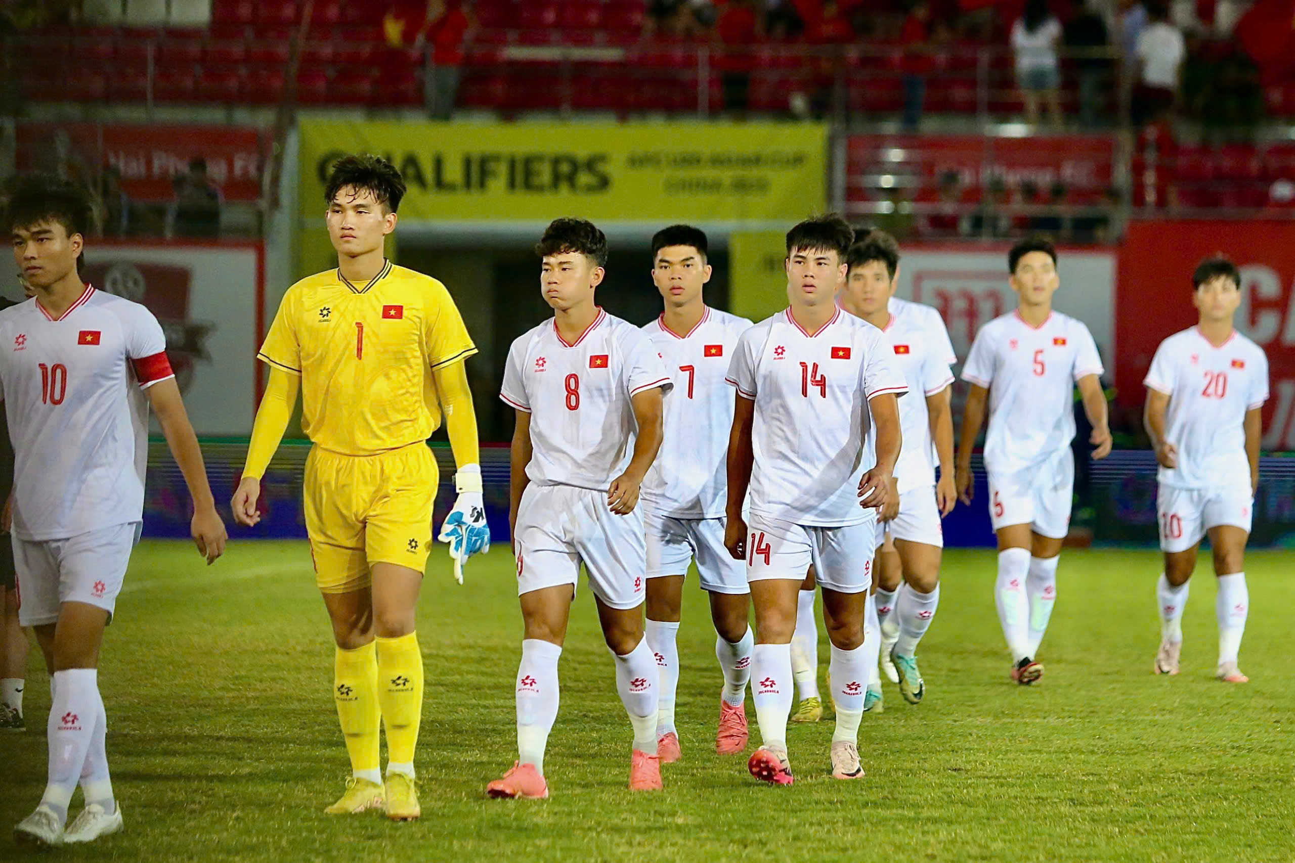 Tại sao U.20 Việt Nam mất ngôi đầu, phải thỏa mãn điều kiện nào để đi tiếp?- Ảnh 2. Tại sao U.20 Việt Nam mất ngôi đầu, phải thỏa mãn điều kiện nào để đi tiếp?- Ảnh 2.