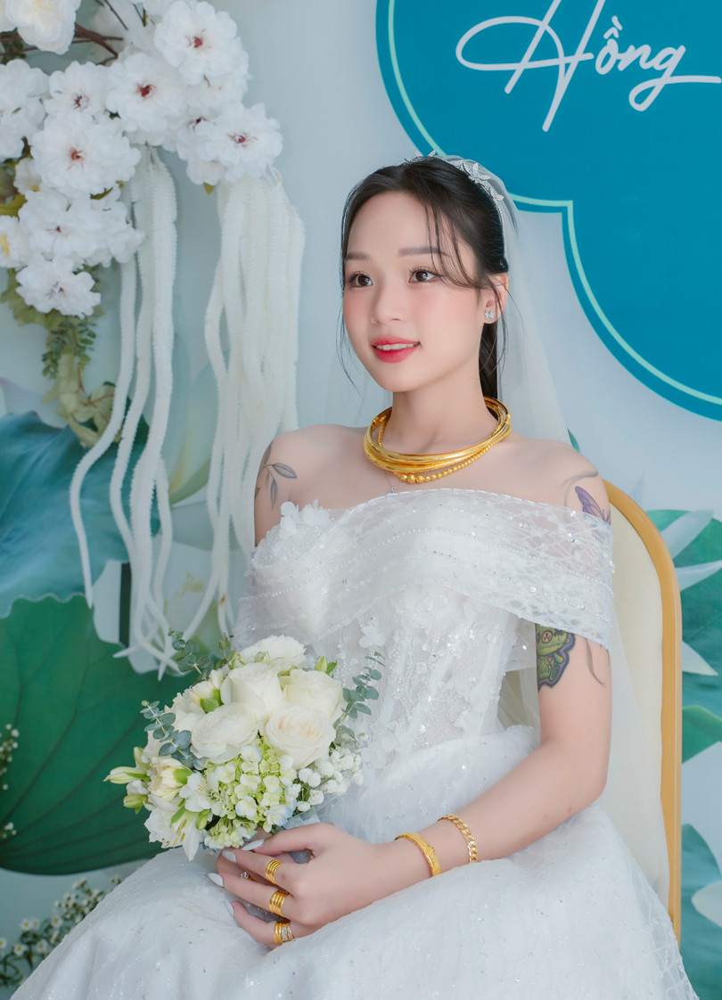 Cô gái Bình Phước ngồi xe lăn vào lễ đường, nhiều người rơi nước mắt - Ảnh 3. Cô gái Bình Phước ngồi xe lăn vào lễ đường, nhiều người rơi nước mắt - Ảnh 3.