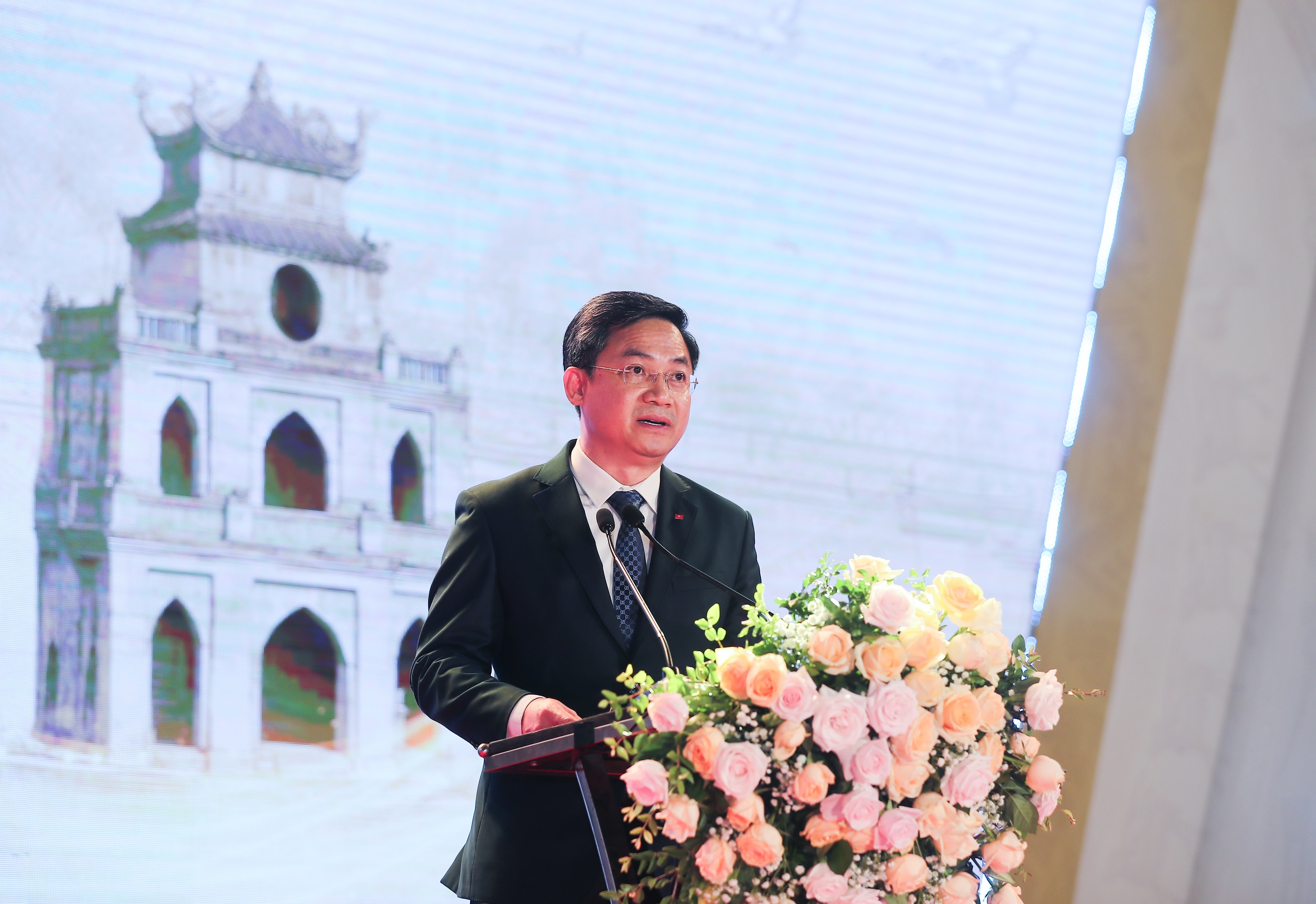 Hội Sách Hà Nội 2024 thu hút người yêu sách trong ngày đầu khai mạc - Ảnh 3. Hội Sách Hà Nội 2024 thu hút người yêu sách trong ngày đầu khai mạc - Ảnh 3.