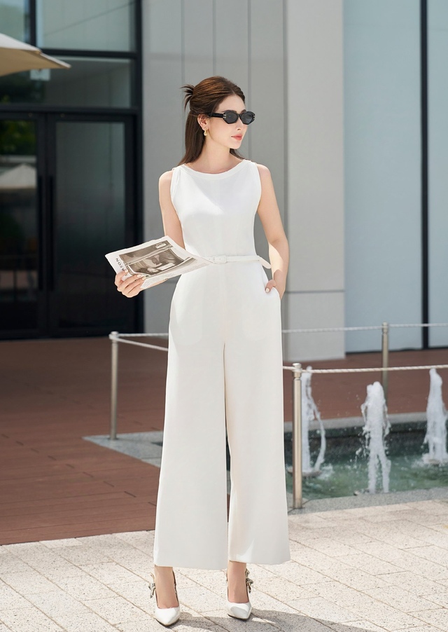 Bí quyết lên đồ sang chảnh cho nàng công sở với jumpsuit- Ảnh 6. Bí quyết lên đồ sang chảnh cho nàng công sở với jumpsuit- Ảnh 6.