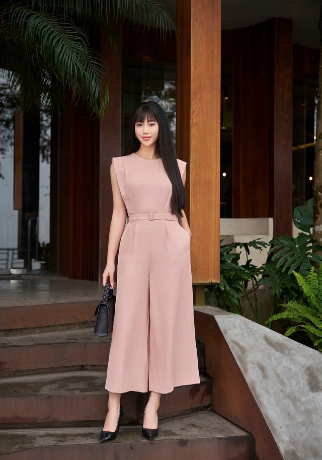 Bí quyết lên đồ sang chảnh cho nàng công sở với jumpsuit- Ảnh 8. Bí quyết lên đồ sang chảnh cho nàng công sở với jumpsuit- Ảnh 8.
