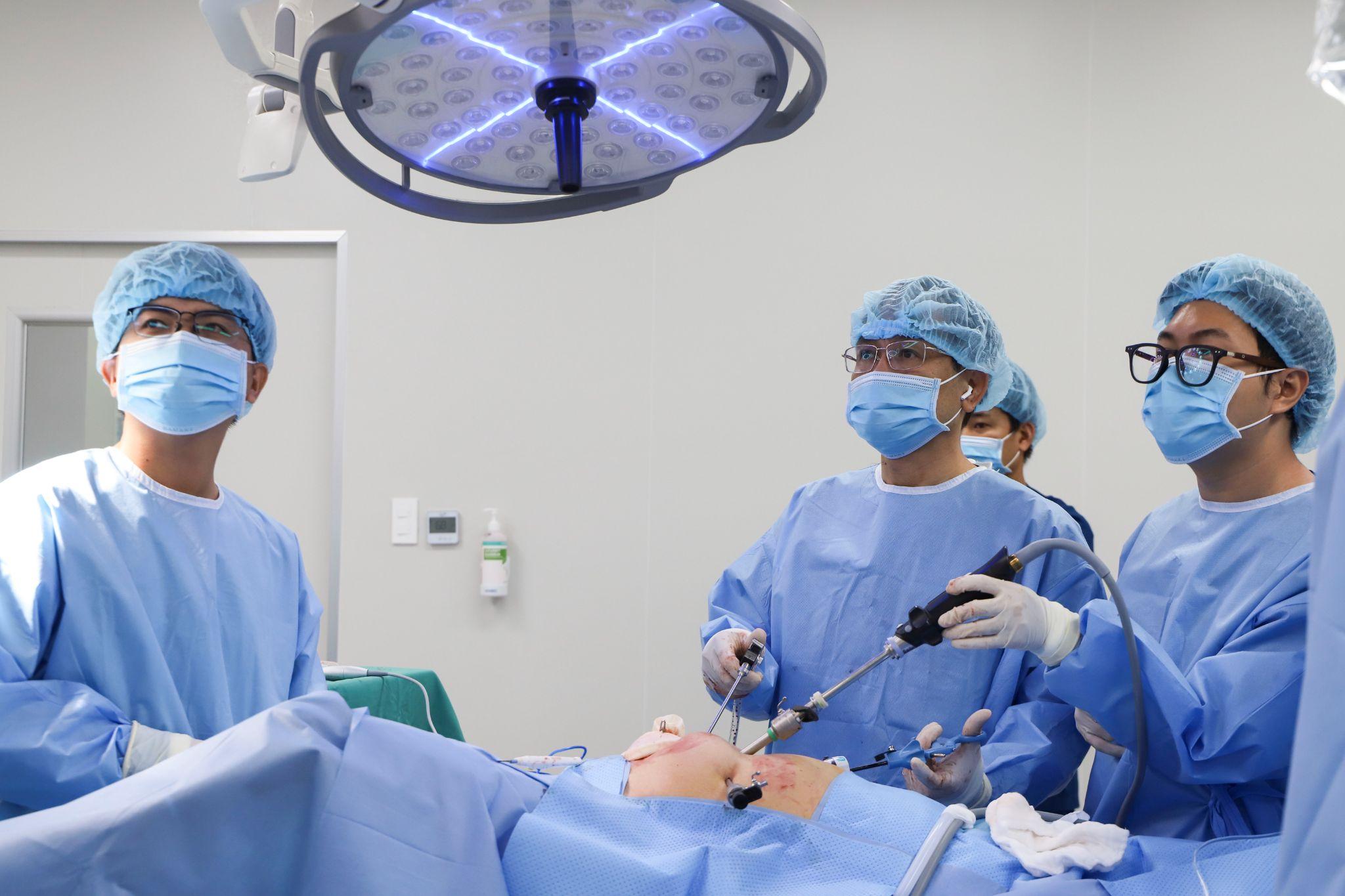 Phẫu thuật nội soi trong điều trị các bệnh lý tiêu hóa gan - mật - tụy, tiết niệu đang là phương pháp mang lại hiệu quả cao Phẫu thuật nội soi trong điều trị các bệnh lý tiêu hóa gan - mật - tụy, tiết niệu đang là phương pháp mang lại hiệu quả cao