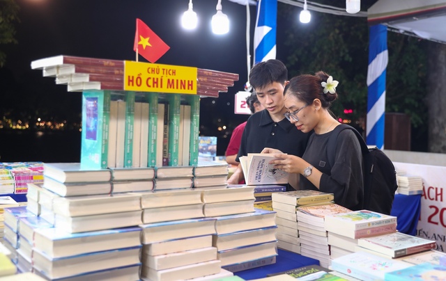 Lan tỏa văn hóa đọc qua Hội sách Hà Nội lần thứ IX - năm 2024 - Ảnh 3. Lan tỏa văn hóa đọc qua Hội sách Hà Nội lần thứ IX - năm 2024 - Ảnh 3.