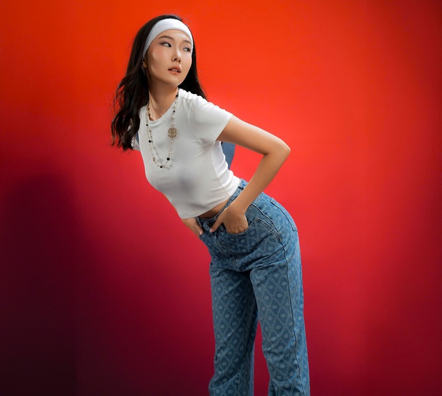 Mang nguồn năng lượng trẻ trung cùng cảm hứng tươi mới với thời trang denim- Ảnh 5. Mang nguồn năng lượng trẻ trung cùng cảm hứng tươi mới với thời trang denim- Ảnh 5.