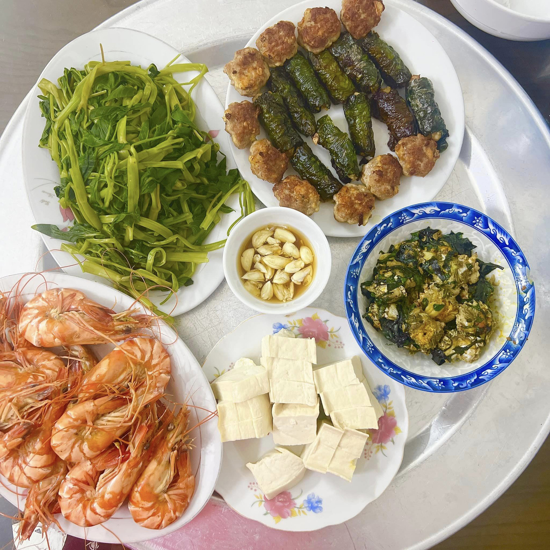 Bố chồng ở Hải Phòng nấu loạt mâm cơm, con dâu khoe khắp mạng xã hội - Ảnh 3. Bố chồng ở Hải Phòng nấu loạt mâm cơm, con dâu khoe khắp mạng xã hội - Ảnh 3.