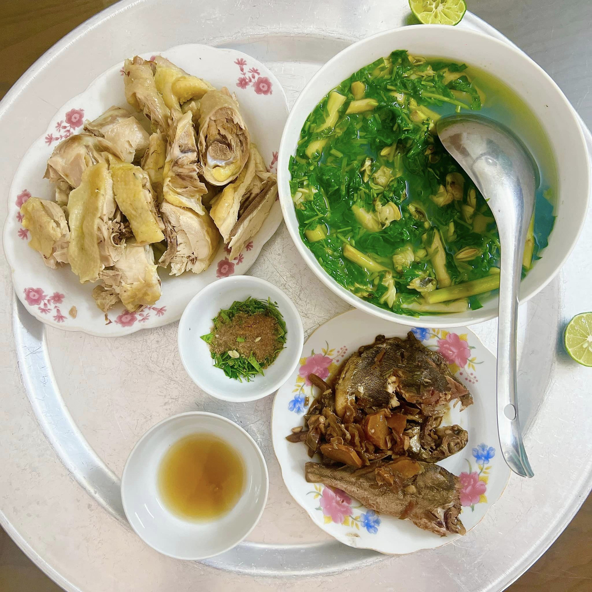 Bố chồng ở Hải Phòng nấu loạt mâm cơm, con dâu khoe khắp mạng xã hội - Ảnh 4. Bố chồng ở Hải Phòng nấu loạt mâm cơm, con dâu khoe khắp mạng xã hội - Ảnh 4.