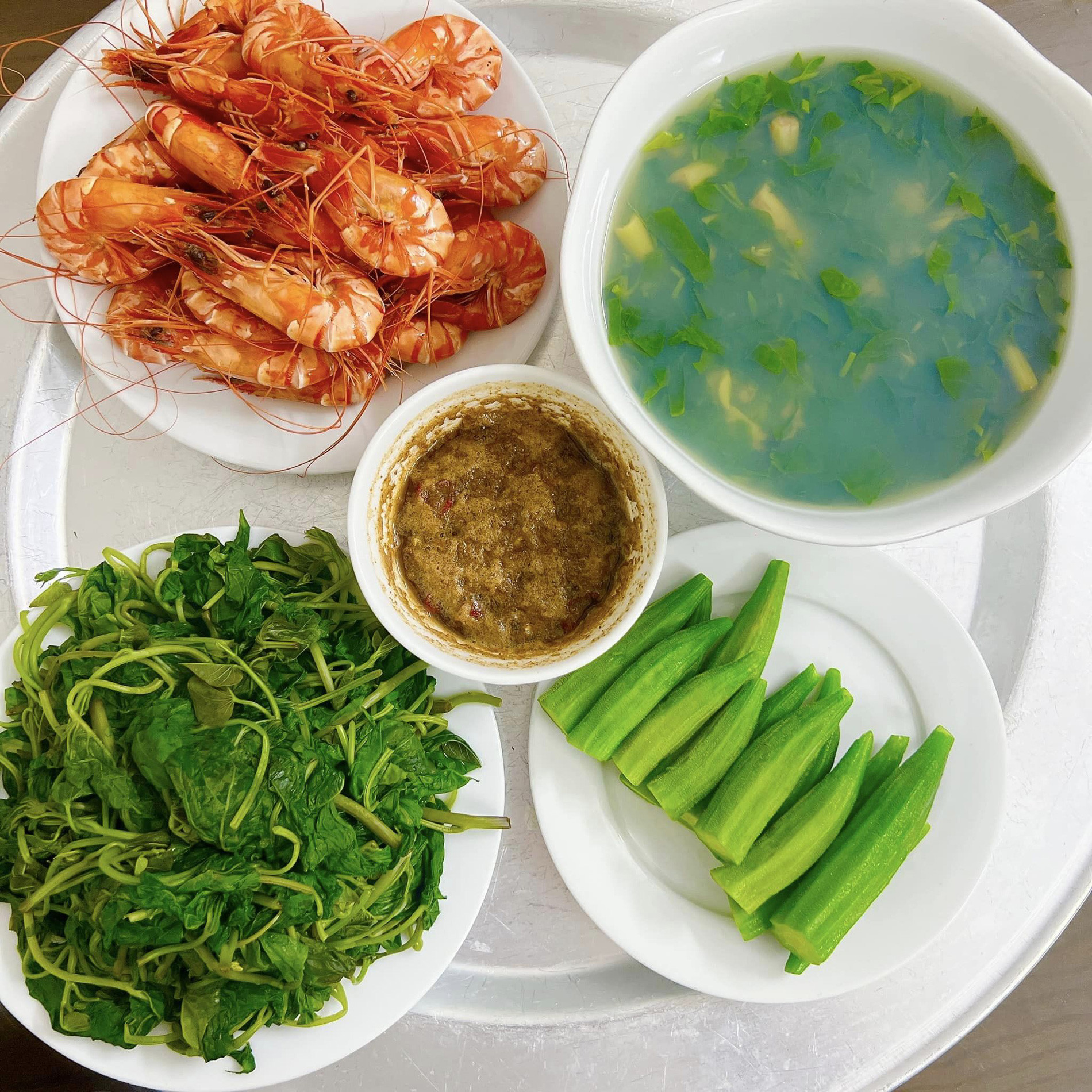 Bố chồng ở Hải Phòng nấu loạt mâm cơm, con dâu khoe khắp mạng xã hội - Ảnh 6. Bố chồng ở Hải Phòng nấu loạt mâm cơm, con dâu khoe khắp mạng xã hội - Ảnh 6.