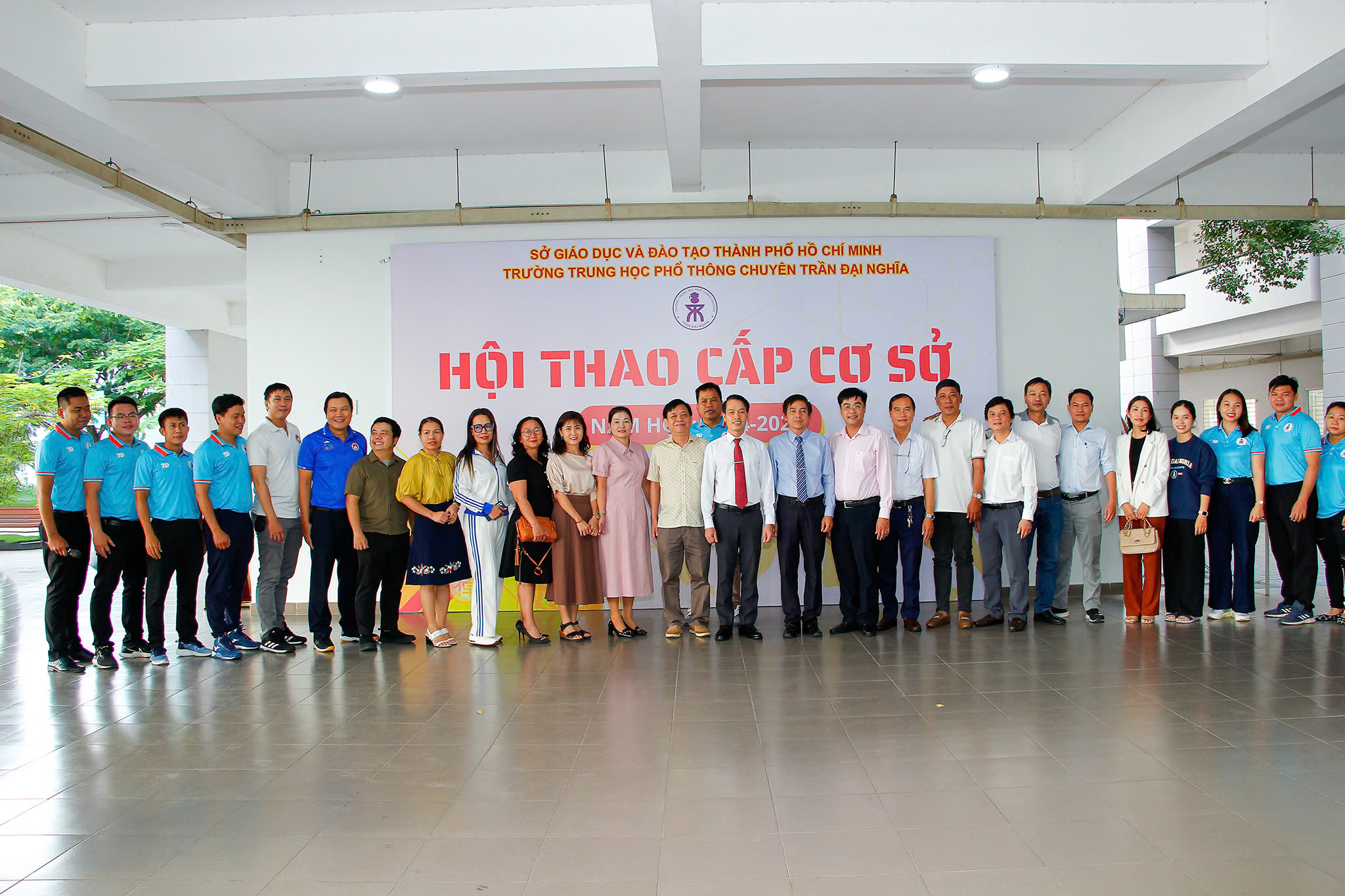 Bùng nổ hội thao TDTT Trường THPT chuyên Trần Đại Nghĩa- Ảnh 4. Bùng nổ hội thao TDTT Trường THPT chuyên Trần Đại Nghĩa- Ảnh 4.