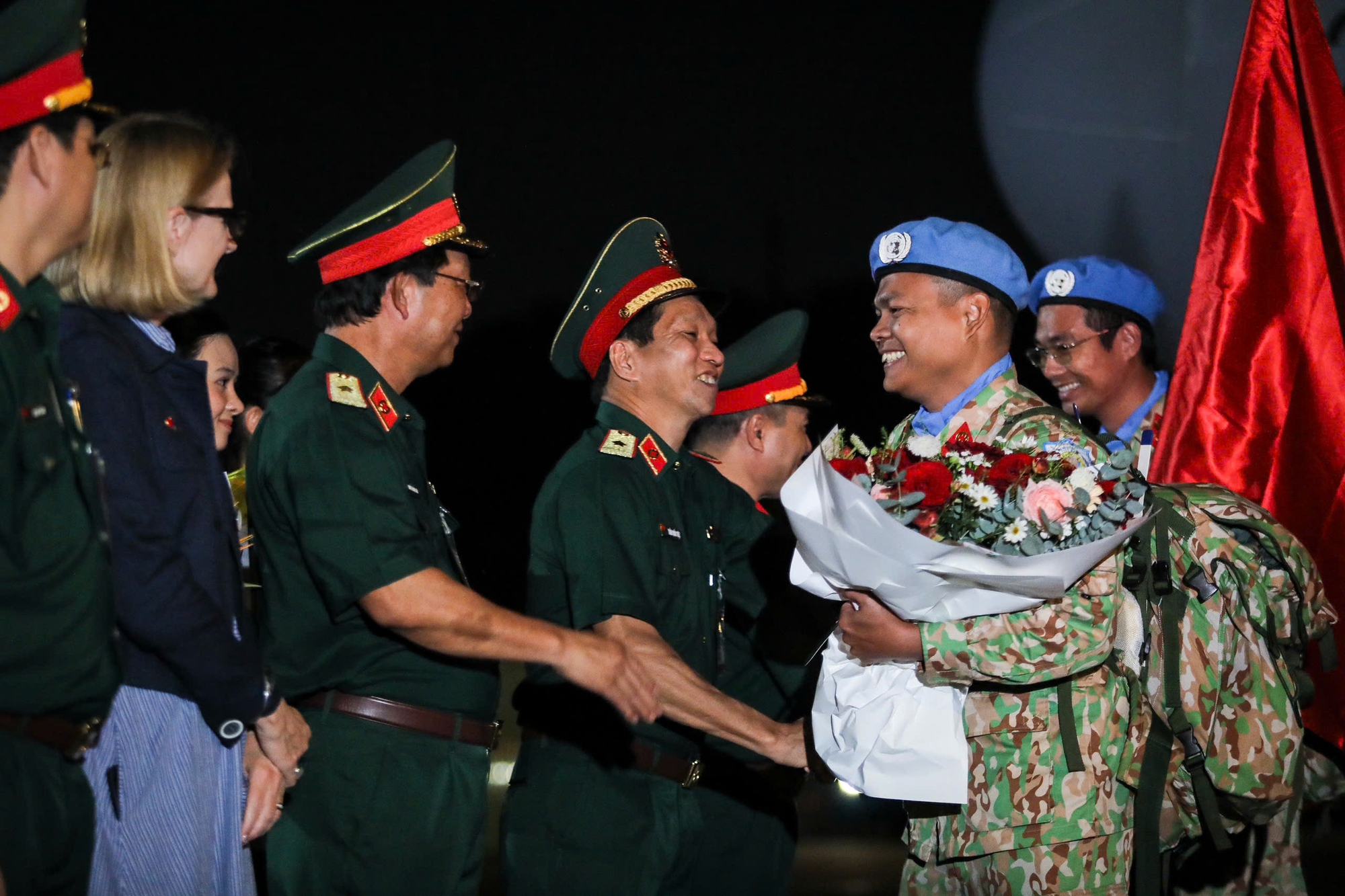 Đón 51 chiến sĩ mũ nồi xanh về nước sau khi hoàn thành nhiệm vụ tại Nam Sudan- Ảnh 3. Đón 51 chiến sĩ mũ nồi xanh về nước sau khi hoàn thành nhiệm vụ tại Nam Sudan- Ảnh 3.