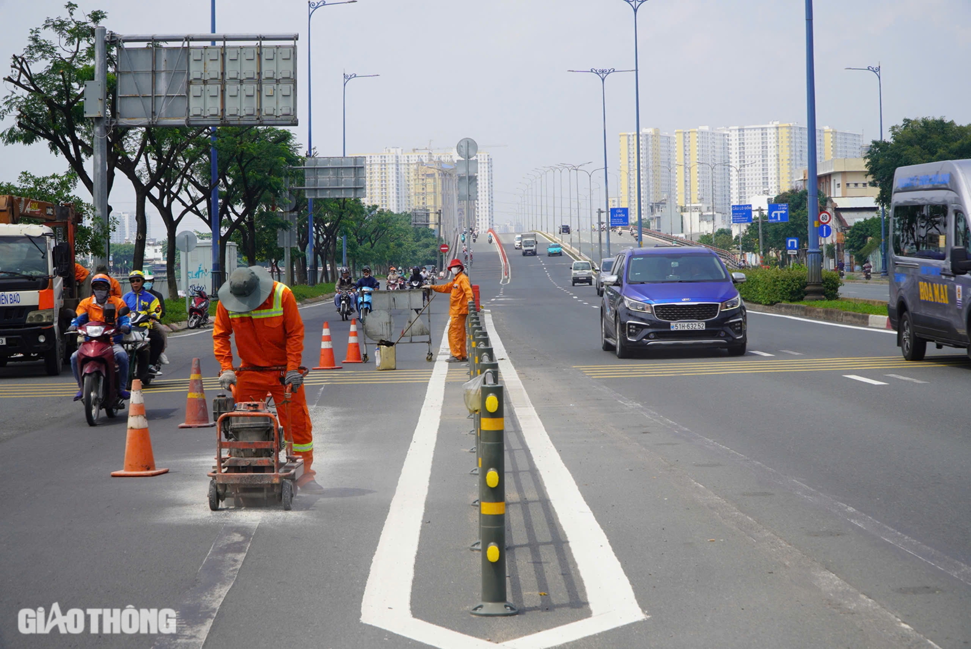 Toàn cảnh Đại lộ Võ Văn Kiệt sau 4 tháng thi công xoá bỏ dải phân cách làn xe máy- Ảnh 4. Toàn cảnh Đại lộ Võ Văn Kiệt sau 4 tháng thi công xoá bỏ dải phân cách làn xe máy- Ảnh 4.