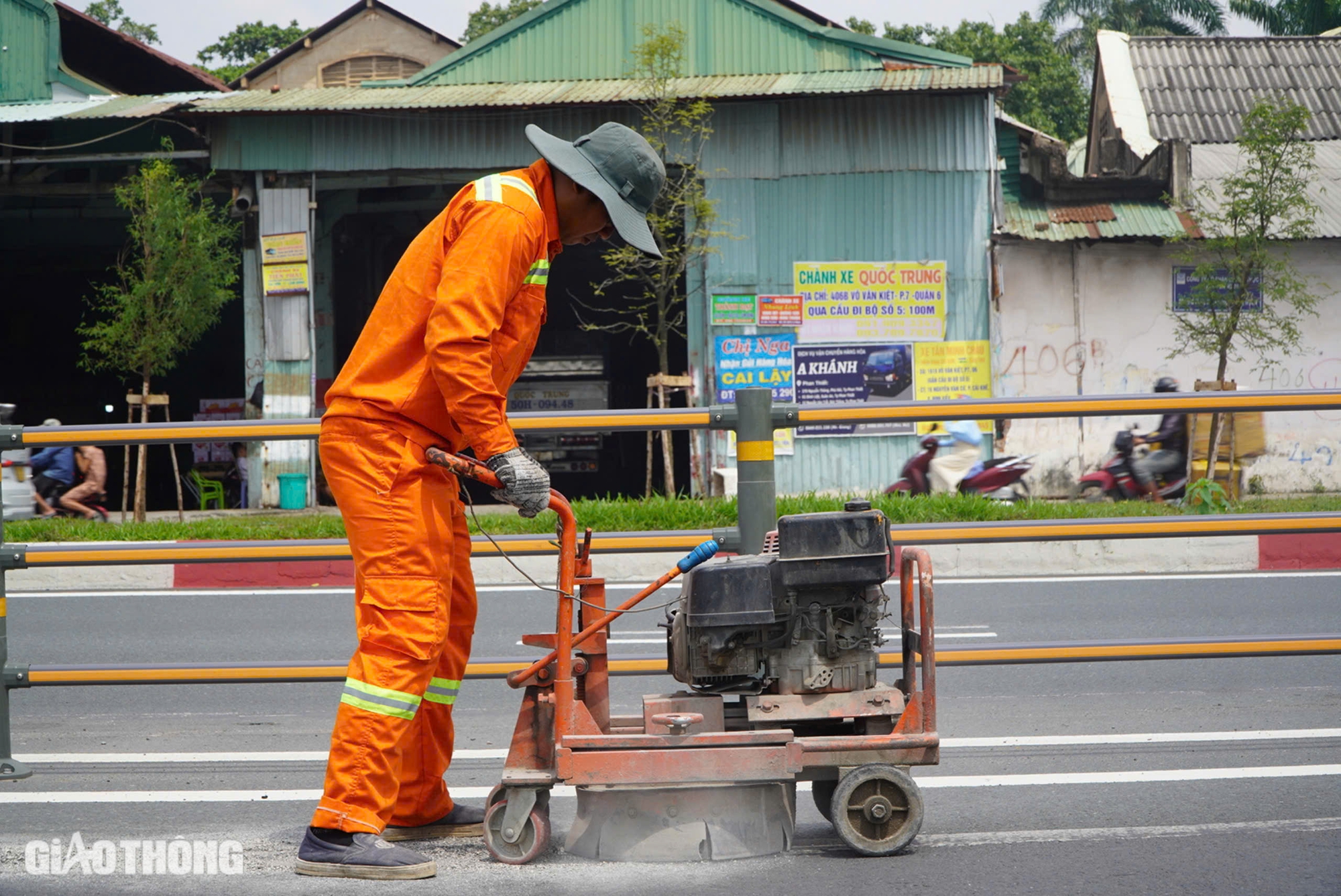 Toàn cảnh Đại lộ Võ Văn Kiệt sau 4 tháng thi công xoá bỏ dải phân cách làn xe máy- Ảnh 5. Toàn cảnh Đại lộ Võ Văn Kiệt sau 4 tháng thi công xoá bỏ dải phân cách làn xe máy- Ảnh 5.
