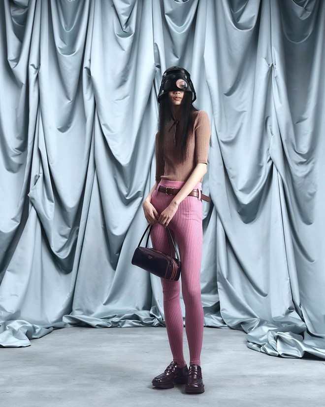 Không chỉ quần legging, còn có váy hoa nhí và áo tweed trở lại thành 'trend'- Ảnh 7. Không chỉ quần legging, còn có váy hoa nhí và áo tweed trở lại thành 'trend'- Ảnh 7.
