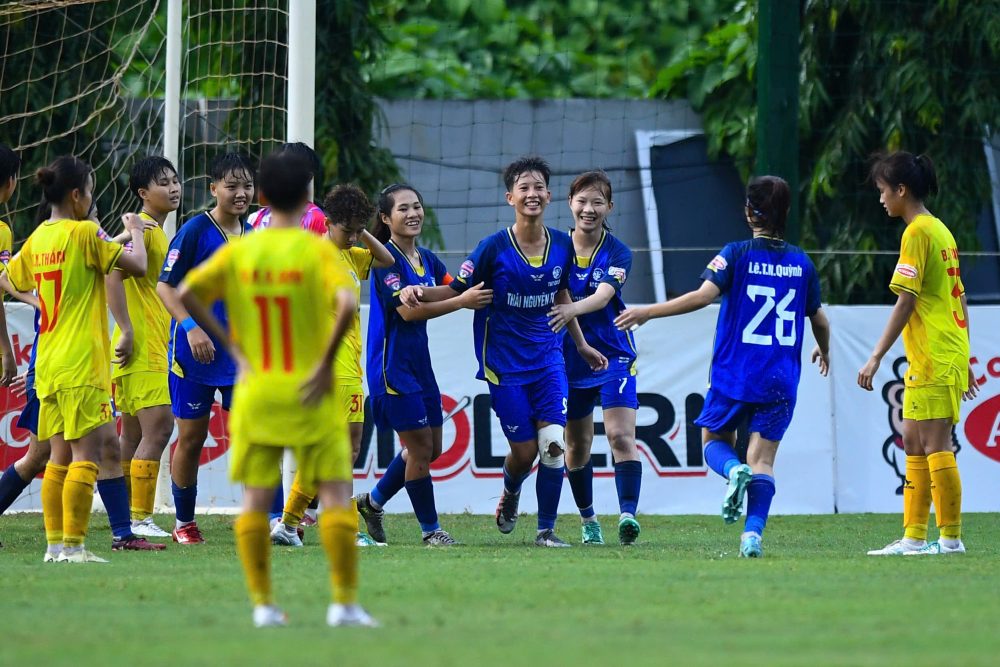 U.19 Thái Nguyên T&T vào tốp 3 nhờ cú đúp sai lầm của thủ môn đội TP.HCM- Ảnh 2. U.19 Thái Nguyên T&T vào tốp 3 nhờ cú đúp sai lầm của thủ môn đội TP.HCM- Ảnh 2.
