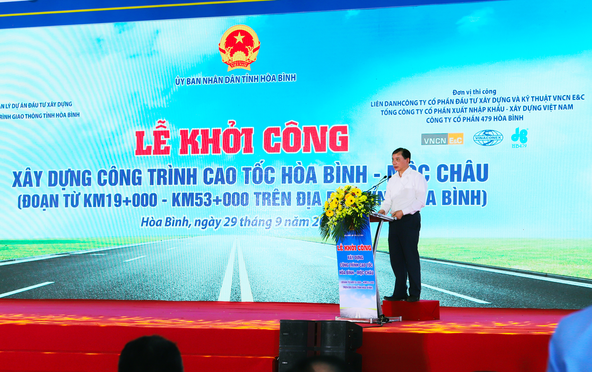Thủ tướng phát lệnh khởi công tuyến cao tốc 10.000 tỷ đồng tại Hòa Bình- Ảnh 7. Thủ tướng phát lệnh khởi công tuyến cao tốc 10.000 tỷ đồng tại Hòa Bình- Ảnh 7.