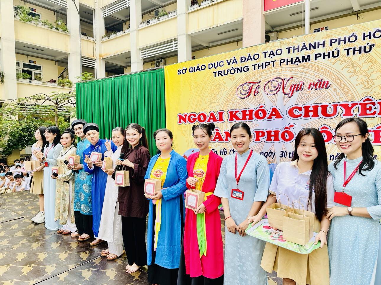 NSƯT Kim Tiểu Long, Đông Quân với NSƯT Kim Tiểu Long, Đông Quân với