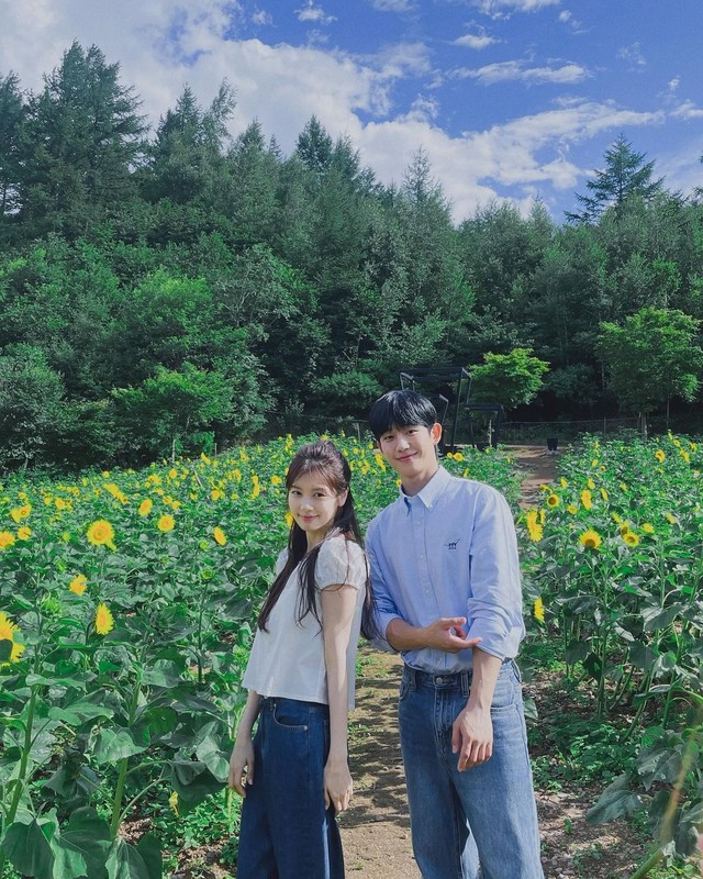 Xu hướng thời trang đường phố đang làm mưa làm gió với quần jeans- Ảnh 2. Xu hướng thời trang đường phố đang làm mưa làm gió với quần jeans- Ảnh 2.