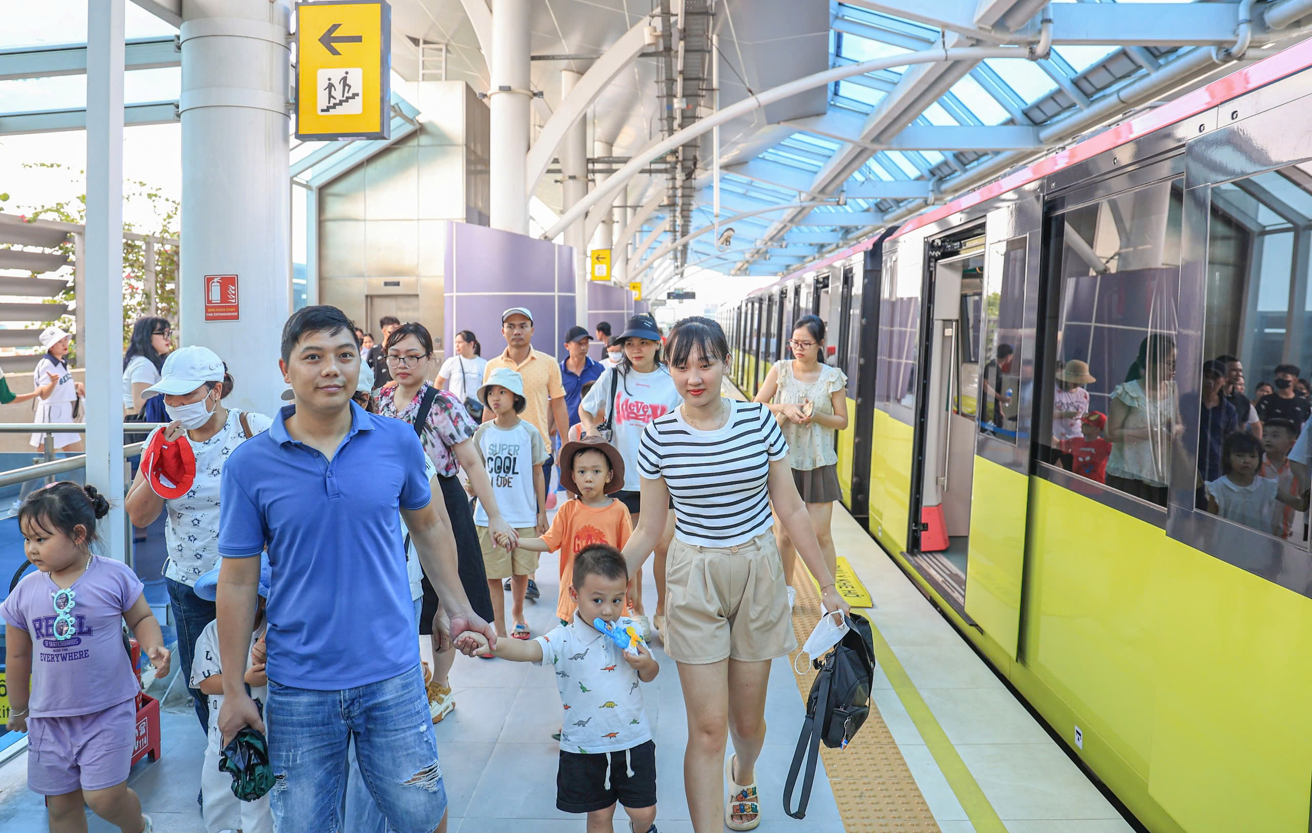 Hà Nội: 300 triệu lượt khách đi xe buýt, metro trong 9 tháng đầu năm- Ảnh 1. Hà Nội: 300 triệu lượt khách đi xe buýt, metro trong 9 tháng đầu năm- Ảnh 1.