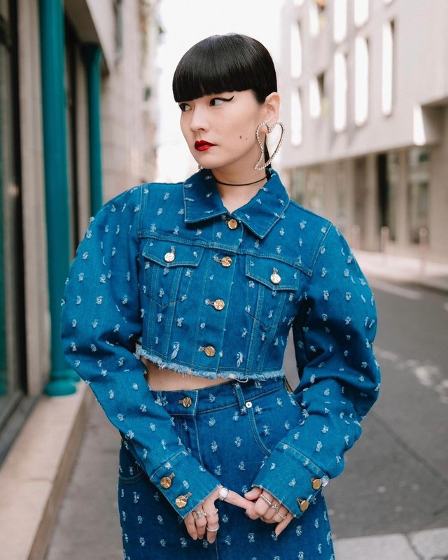 Áo khoác denim, 'thần dược' để giữ mãi tuổi trẻ cho bất kỳ ai mặc vào- Ảnh 1. Áo khoác denim, 'thần dược' để giữ mãi tuổi trẻ cho bất kỳ ai mặc vào- Ảnh 1.