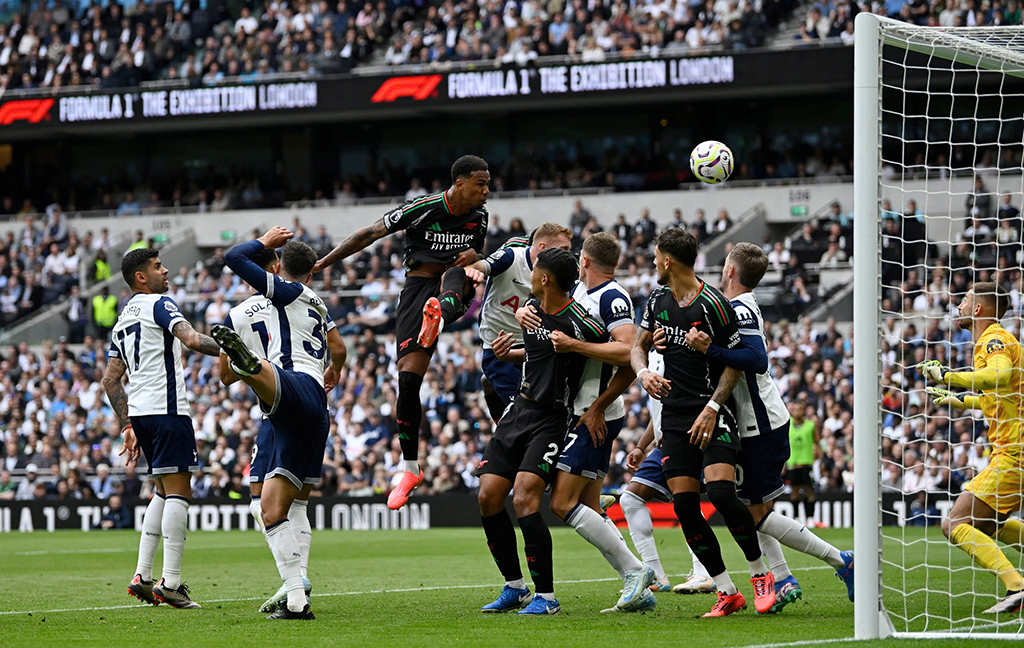 Arsenal vượt khó trong trận derby thành London- Ảnh 1. Arsenal vượt khó trong trận derby thành London- Ảnh 1.